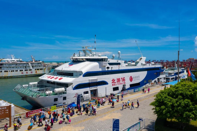 660x440-涠洲岛船-01